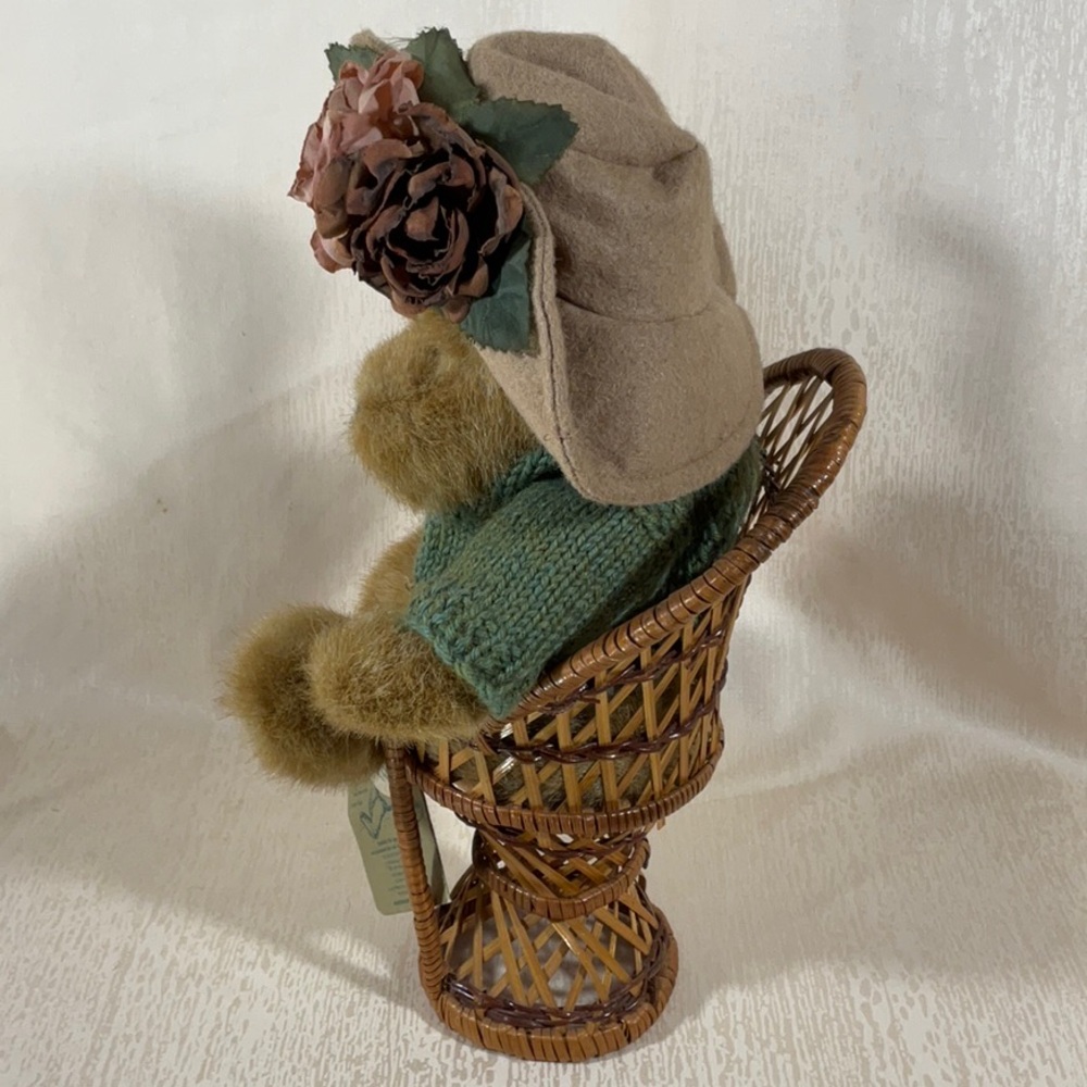 Boyd’s Bear Mrs Trumbull w/ Wicker Chair - Picture 3 of 13